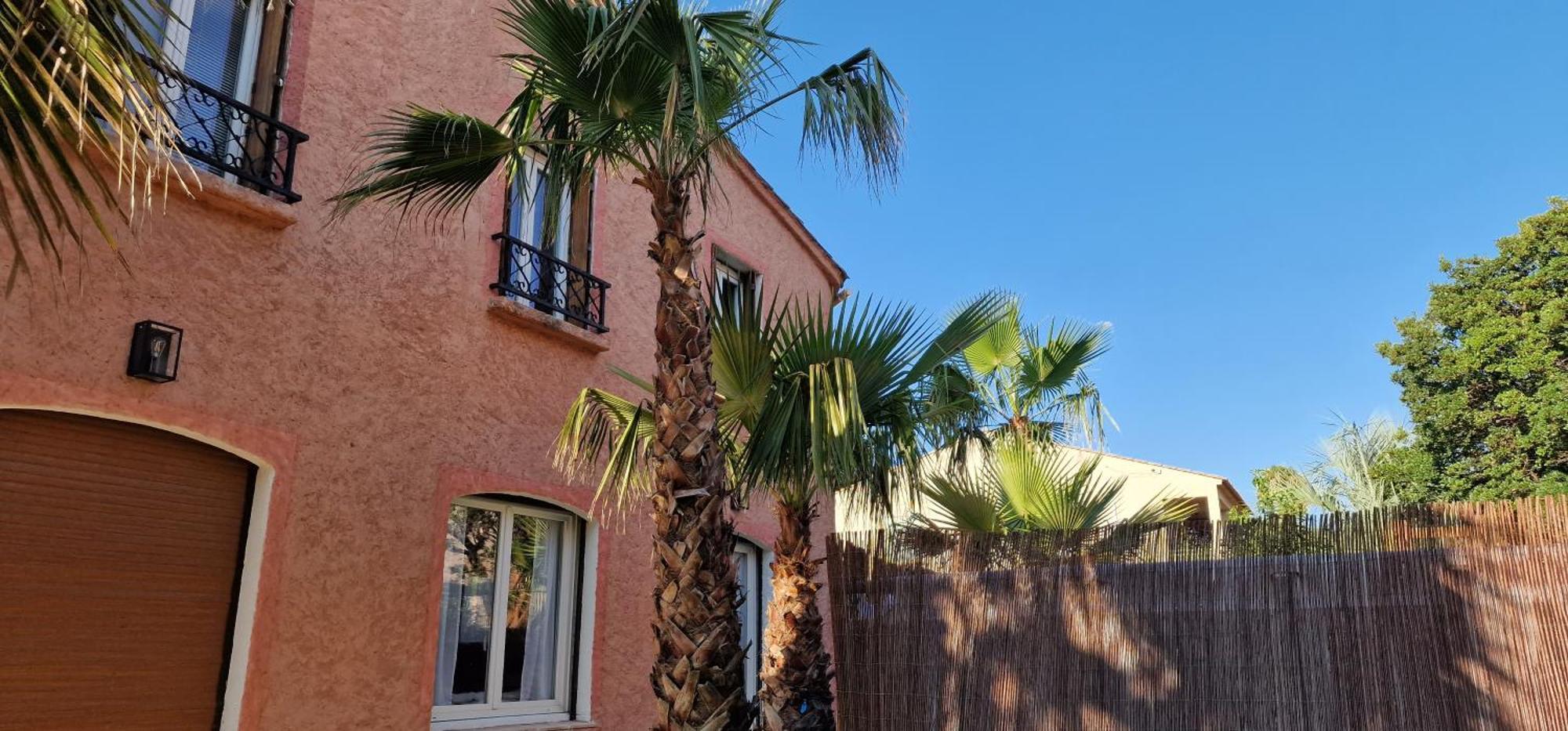 Haut De Villa A 700 Metres De La Plage, Totalement Independant Et Accessible Par Un Escalier Exterieur Sainte-Maxime Luaran gambar