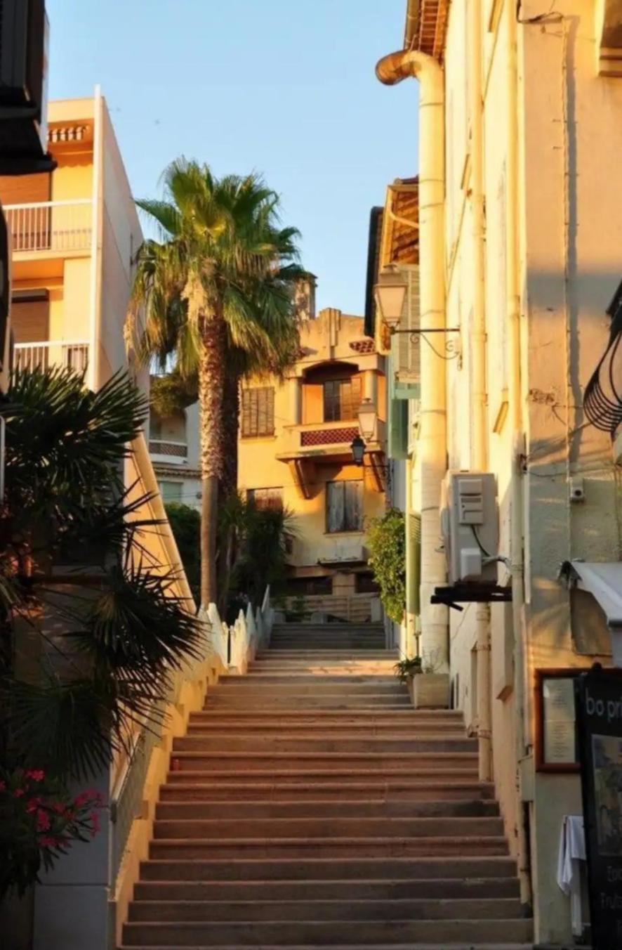 Haut De Villa A 700 Metres De La Plage, Totalement Independant Et Accessible Par Un Escalier Exterieur Sainte-Maxime Luaran gambar