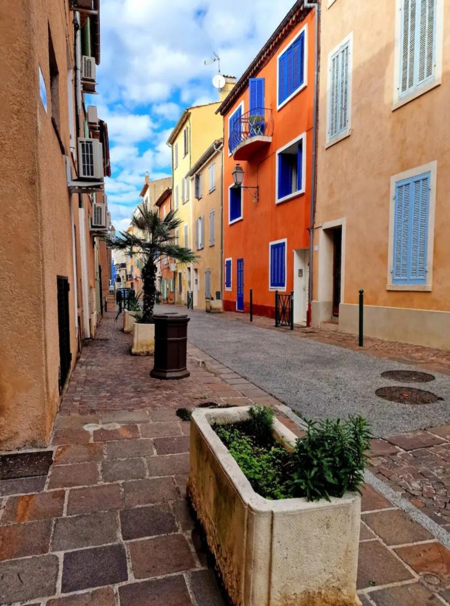 Haut De Villa A 700 Metres De La Plage, Totalement Independant Et Accessible Par Un Escalier Exterieur Sainte-Maxime Luaran gambar