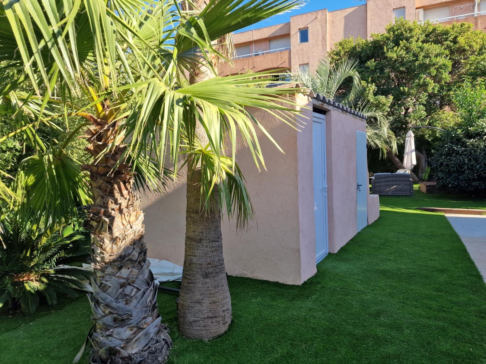 Haut De Villa A 700 Metres De La Plage, Totalement Independant Et Accessible Par Un Escalier Exterieur Sainte-Maxime Luaran gambar