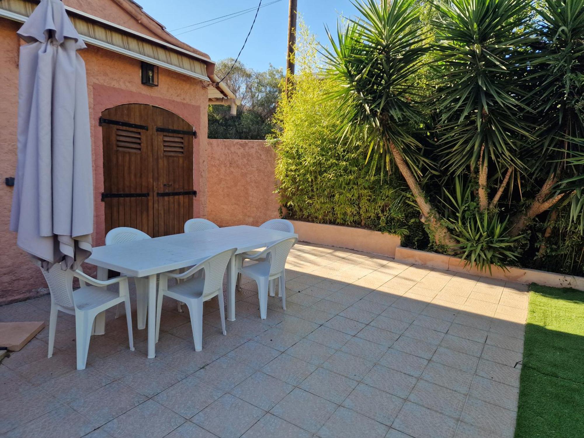 Haut De Villa A 700 Metres De La Plage, Totalement Independant Et Accessible Par Un Escalier Exterieur Sainte-Maxime Luaran gambar